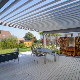 002-Metallpergola-mit-verstellbaren-Lamellen